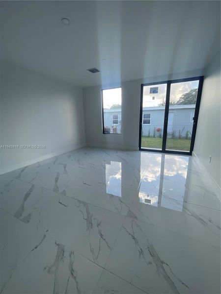 Spacious, unfurnished interior of a new home in , Florida City (Image 14).