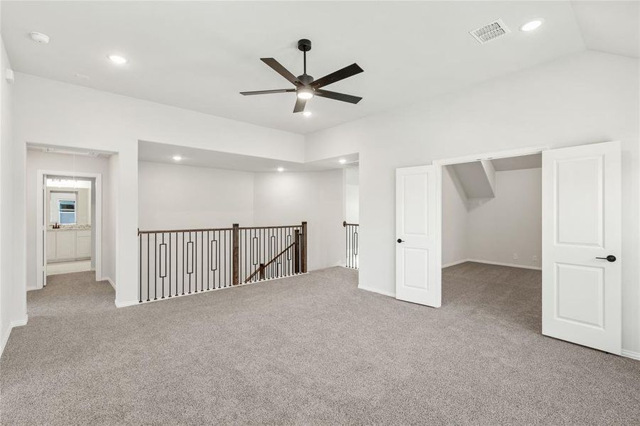 Spacious, unfurnished interior of a new home in Chaparral Park, Oak Point (Image 33). Spacious, unfurnished interior of a new home in Chaparral Park, Oak Point (Image 33).