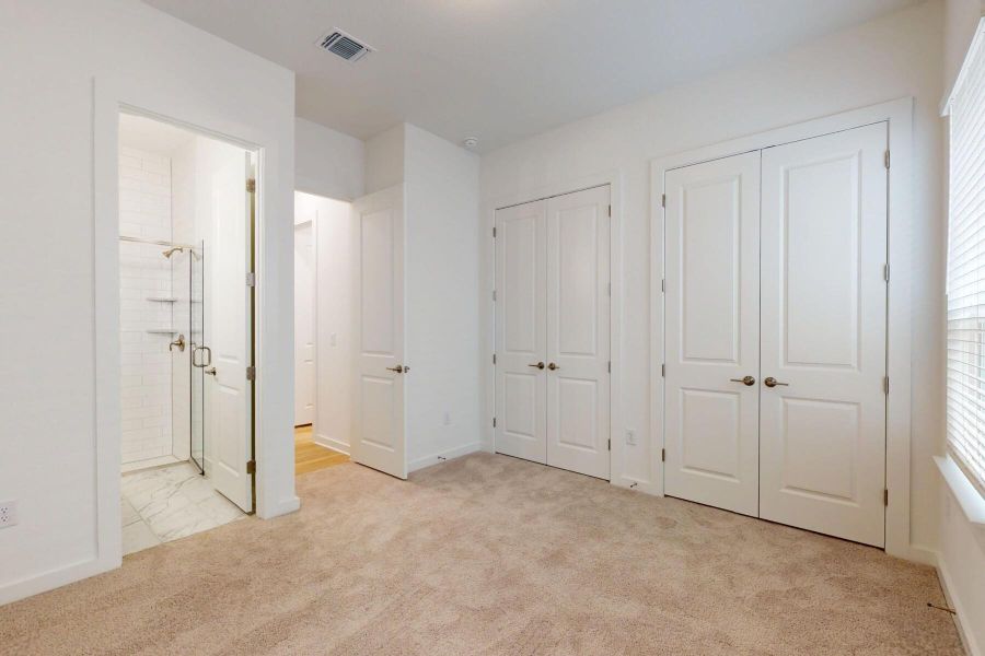 Spacious, unfurnished interior of a new home in Edgewood, Leander (Image 28).