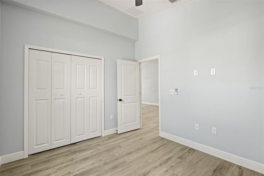 Spacious, unfurnished interior of a new home in , Orange City (Image 12).