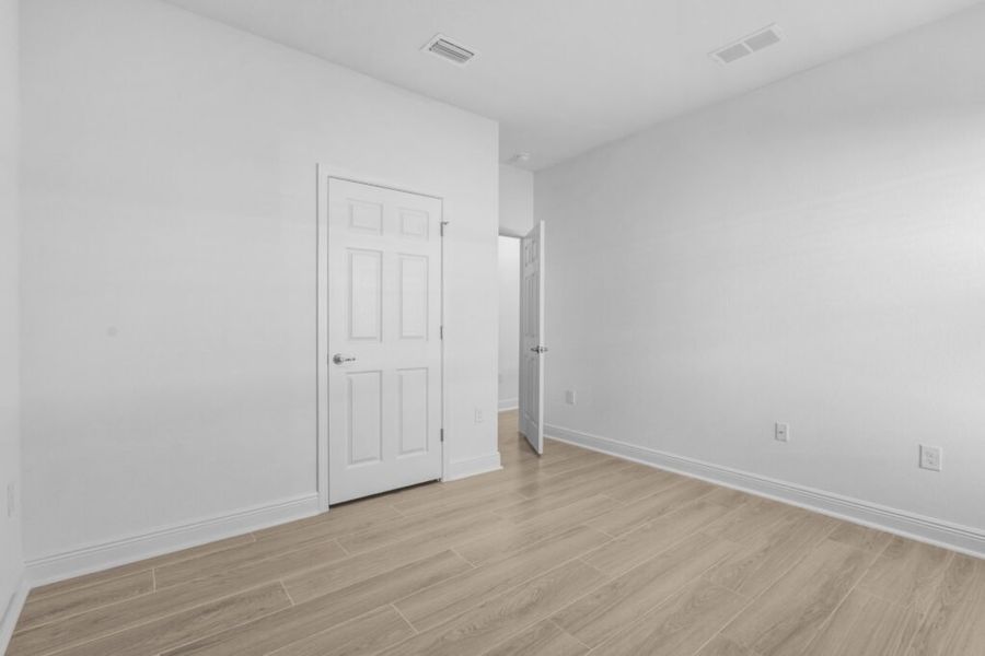 Spacious, unfurnished interior of a new home in Lake Merial, Panama City (Image 21).