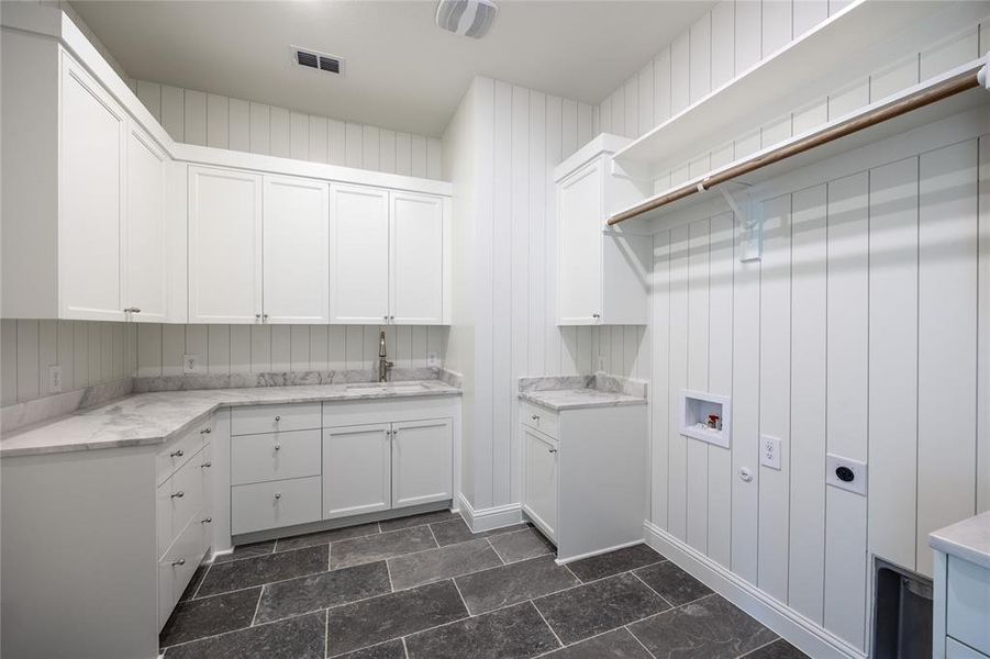 Furnished interior view inside a new home in , Northlake (Image 8).