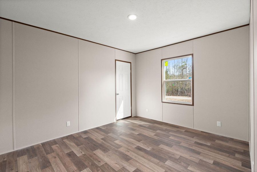 Spacious, unfurnished interior of a new home in , St. George (Image 27).