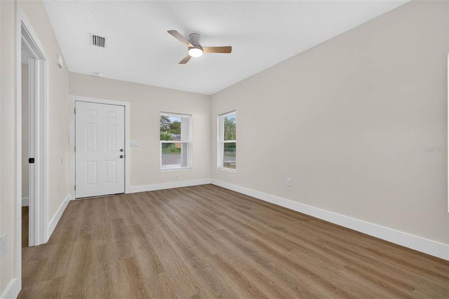 Spacious, unfurnished interior of a new home in , Tampa (Image 13).