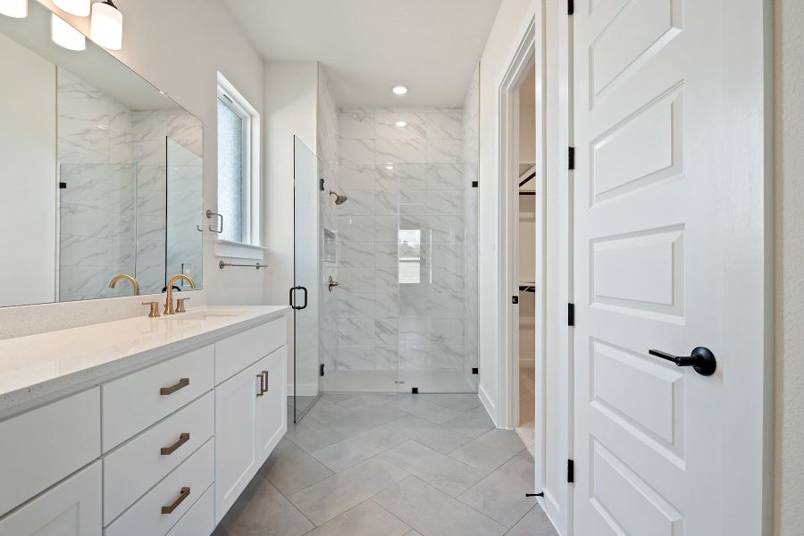 Furnished interior view inside a new home in Wolf Ranch, Georgetown (Image 14).