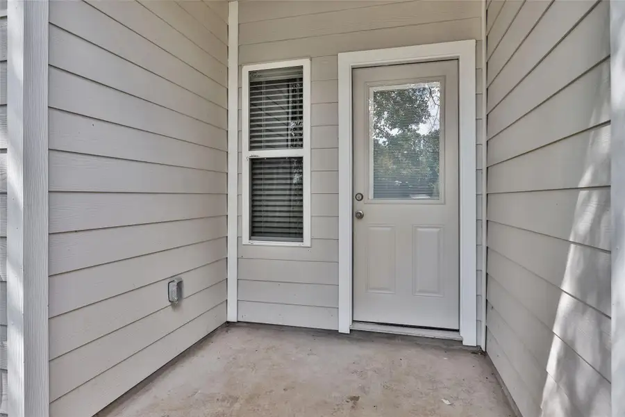 Exterior details and patio area of a home in , Willis (Image 4).