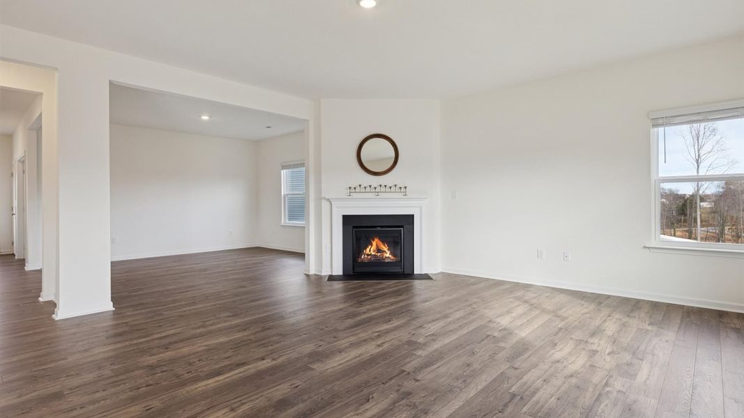 Spacious, unfurnished interior of a new home in Whispering Springs, Maryville (Image 12).