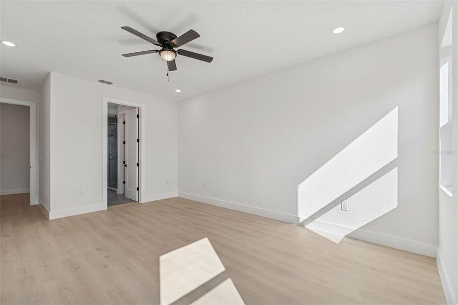 Spacious, unfurnished interior of a new home in , Tampa (Image 50).