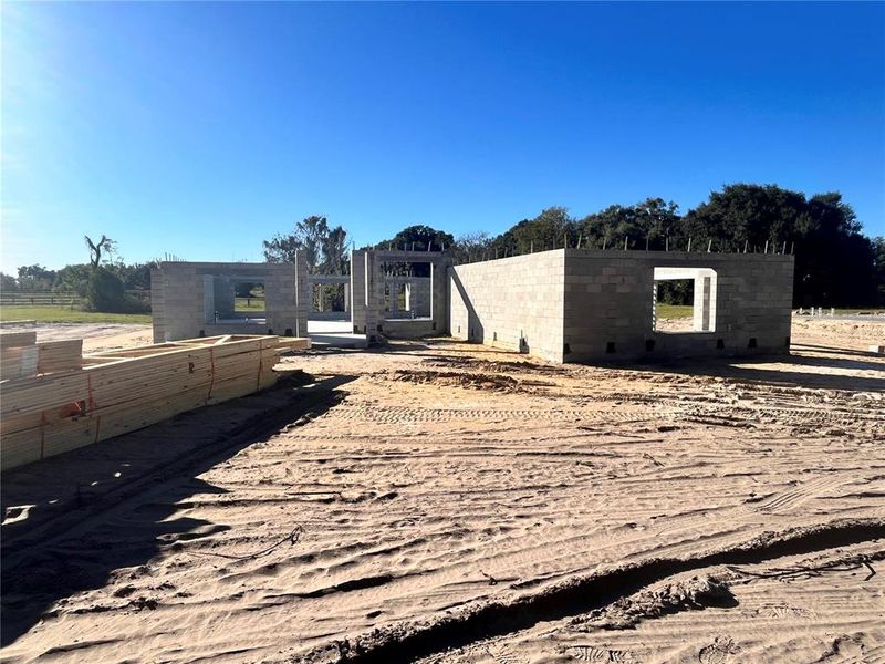 Image 6 of a home in . Image 6 of a home in .