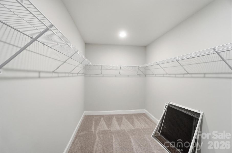 Spacious, unfurnished interior of a new home in Harrisburg Village, Harrisburg (Image 20).