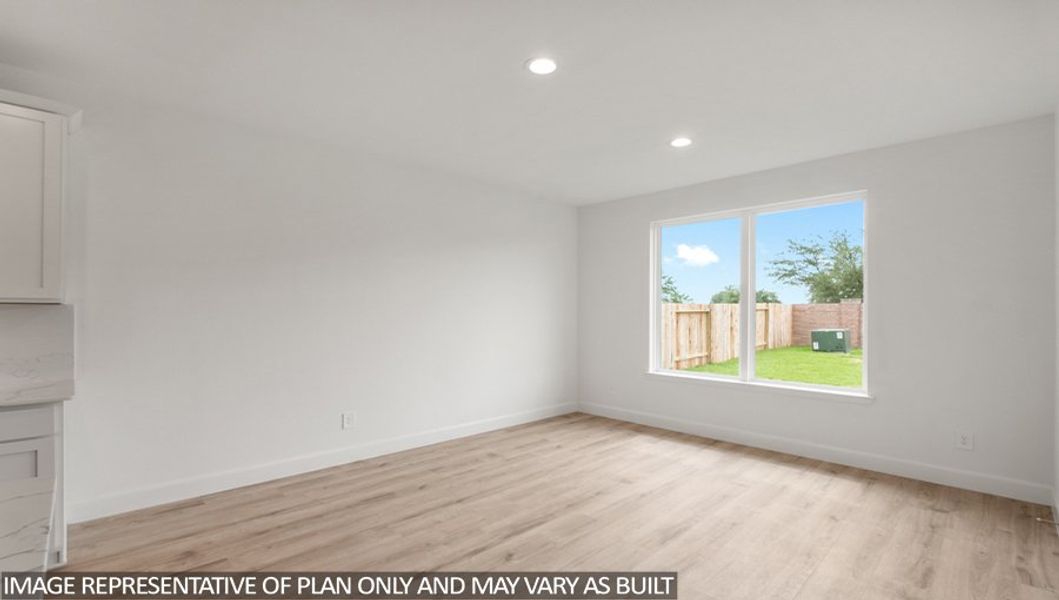 Representative unfurnished interior of a home built from the 3171 by D.R. Horton in River Ranch Estates, Dayton (Image 21).