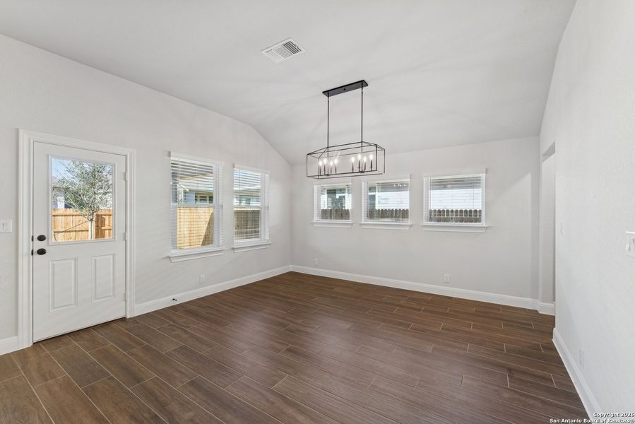 Spacious, unfurnished interior of a new home in Davis Ranch 60', San Antonio (Image 30).