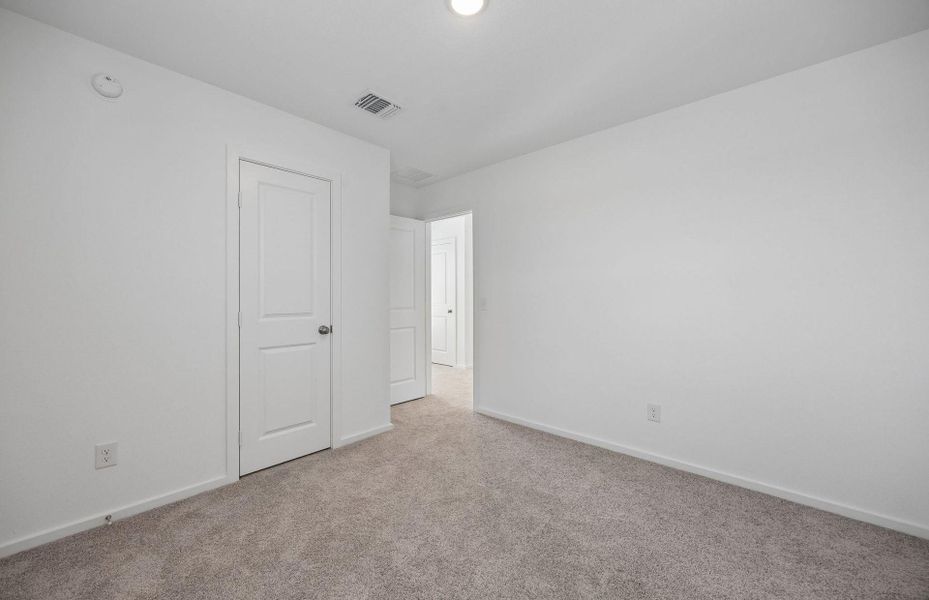 Spacious, unfurnished interior of a new home in The Courtyards at Stokesbury, Waller (Image 26).