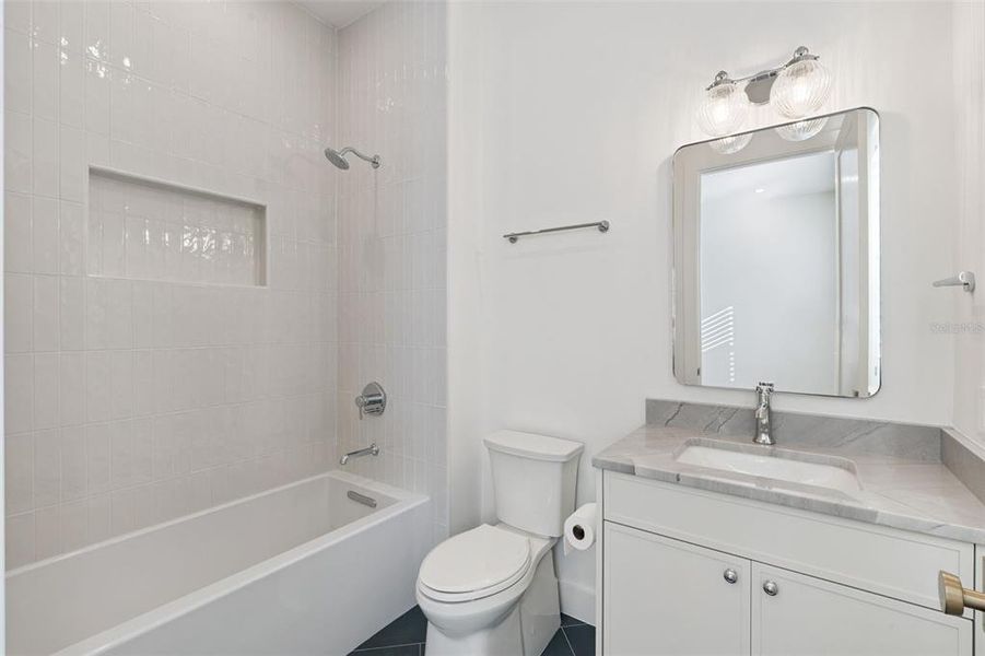 Furnished interior view inside a new home in , Orlando (Image 10).