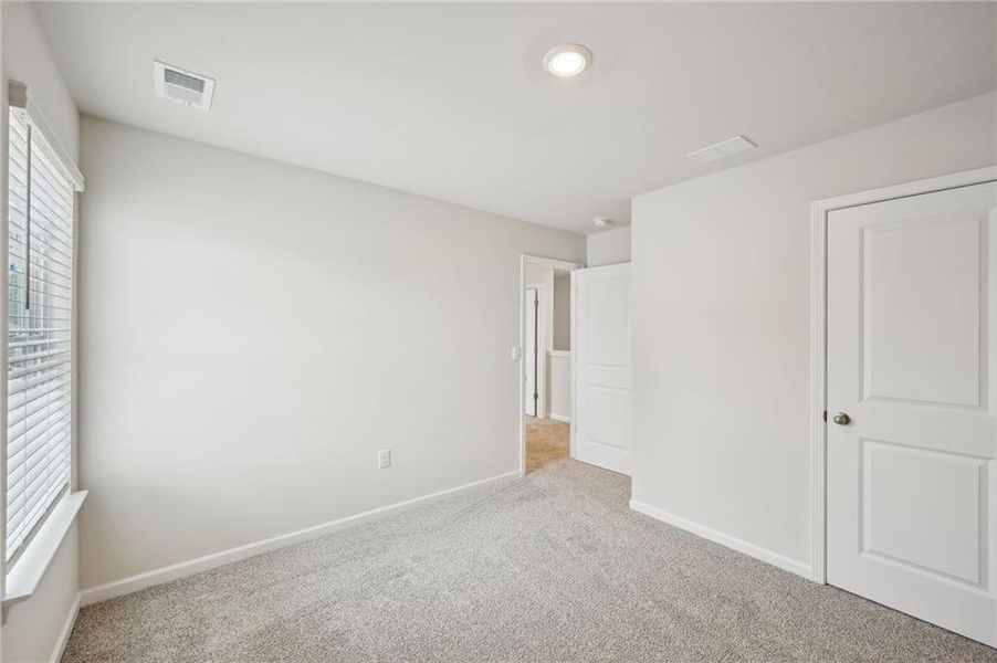 Spacious, unfurnished interior of a new home in Hawthorne Station, College Park (Image 20).
