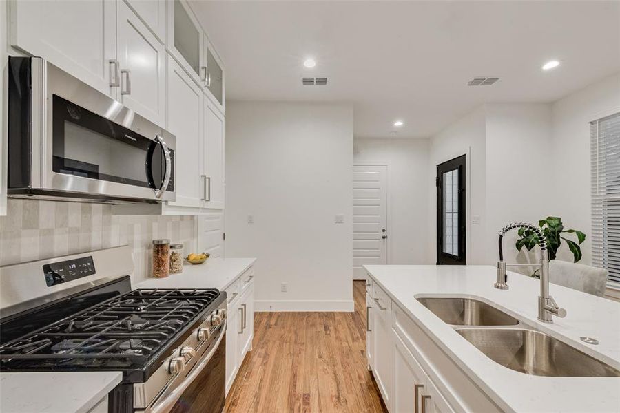 Furnished interior view inside a new home in , Dallas (Image 14).