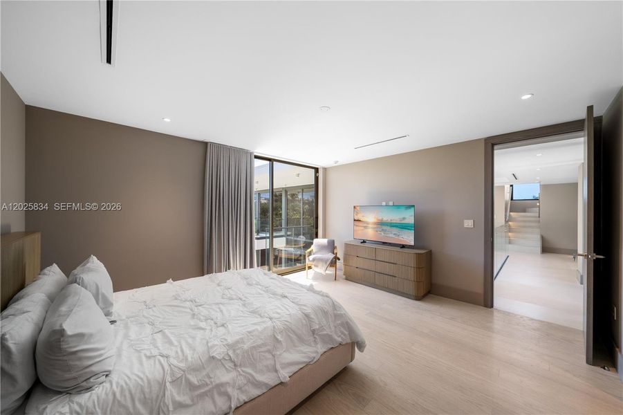 Furnished interior view inside a new home in , Key Biscayne (Image 14).