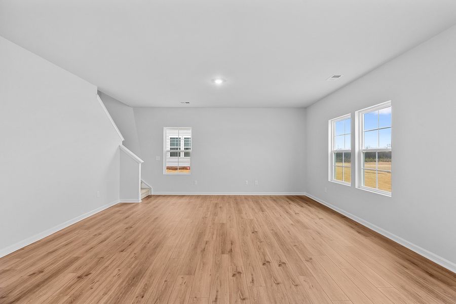 Spacious, unfurnished interior of a new home in Fieldstone, Lexington (Image 16).