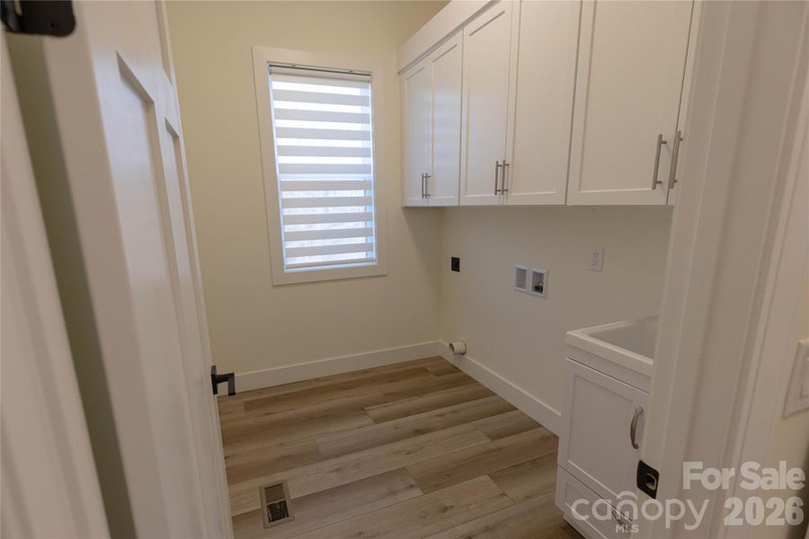 Spacious, unfurnished interior of a new home in , Conover (Image 30).