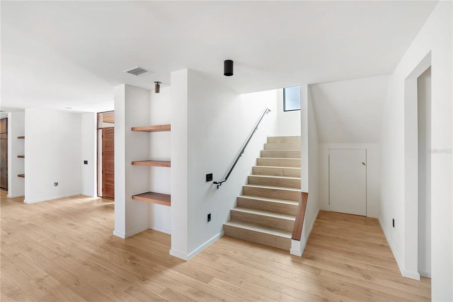 Spacious, unfurnished interior of a new home in , Sarasota (Image 46).