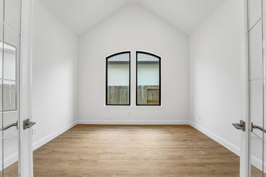 Spacious, unfurnished interior of a new home in Del Bello Lakes 60', Manvel (Image 31).