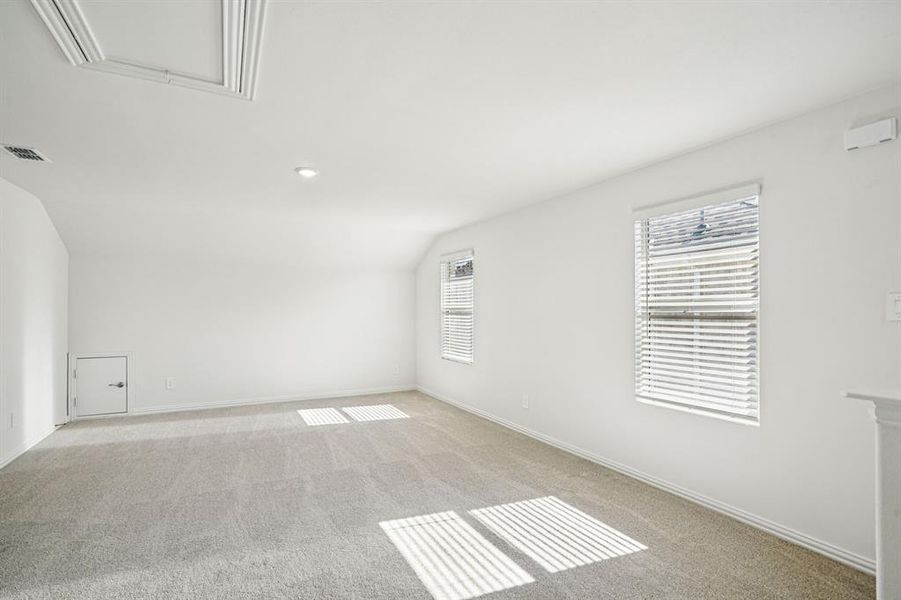 Spacious, unfurnished interior of a new home in Southridge - Spring Series, McKinney (Image 33). Spacious, unfurnished interior of a new home in Southridge - Spring Series, McKinney (Image 33).