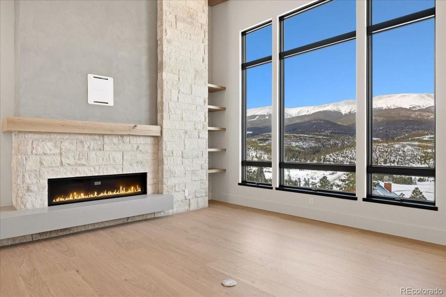 Spacious, unfurnished interior of a new home in , Breckenridge (Image 15).
