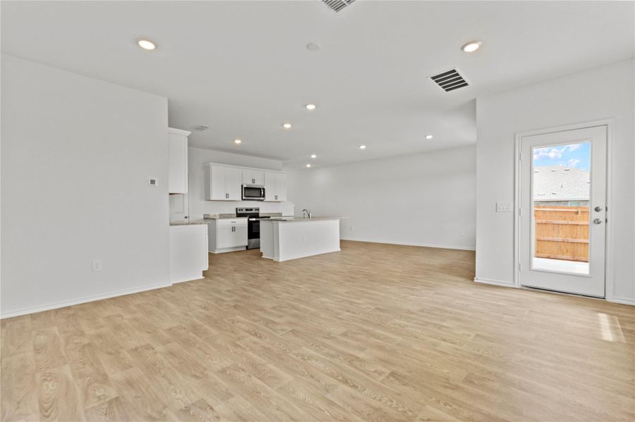 Spacious, unfurnished interior of a new home in Palomino, Manor (Image 39).