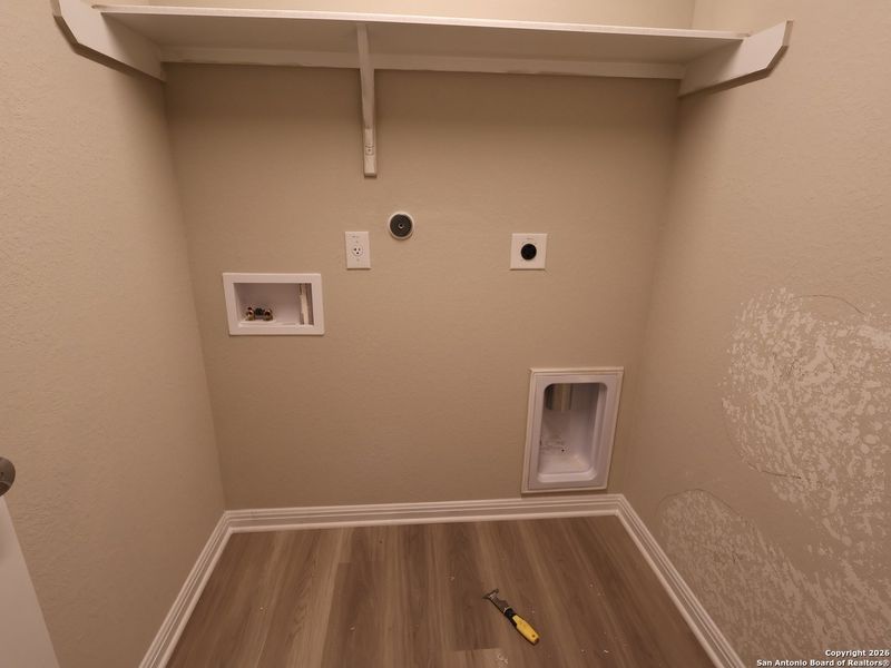 Spacious, unfurnished interior of a new home in Mesquite Ridge, San Antonio (Image 13).