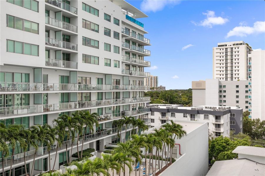 Condo located in Miami, FL showcasing its design and architecture (Image 24).