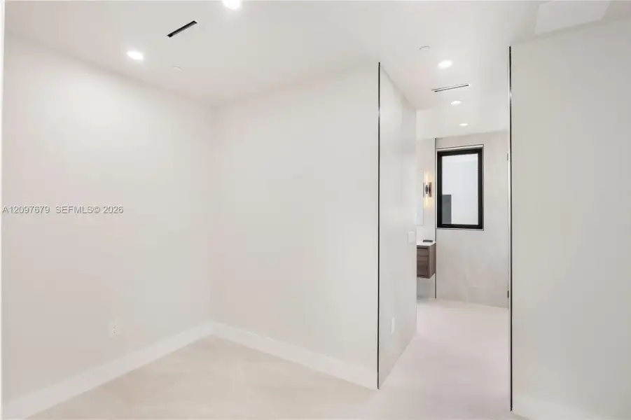 master walk-thru closet master walk-thru closet