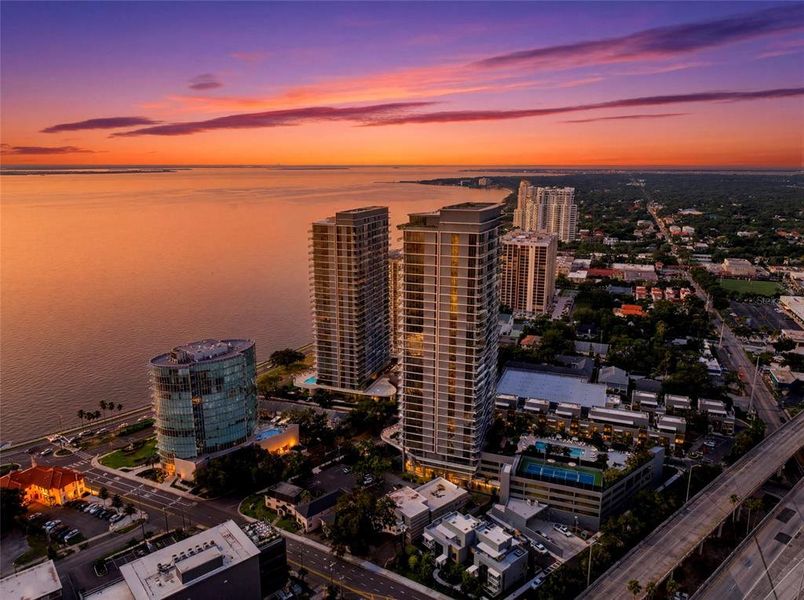 Condo located in Tampa, FL showcasing its design and architecture (Image 3). Condo located in Tampa, FL showcasing its design and architecture (Image 3).