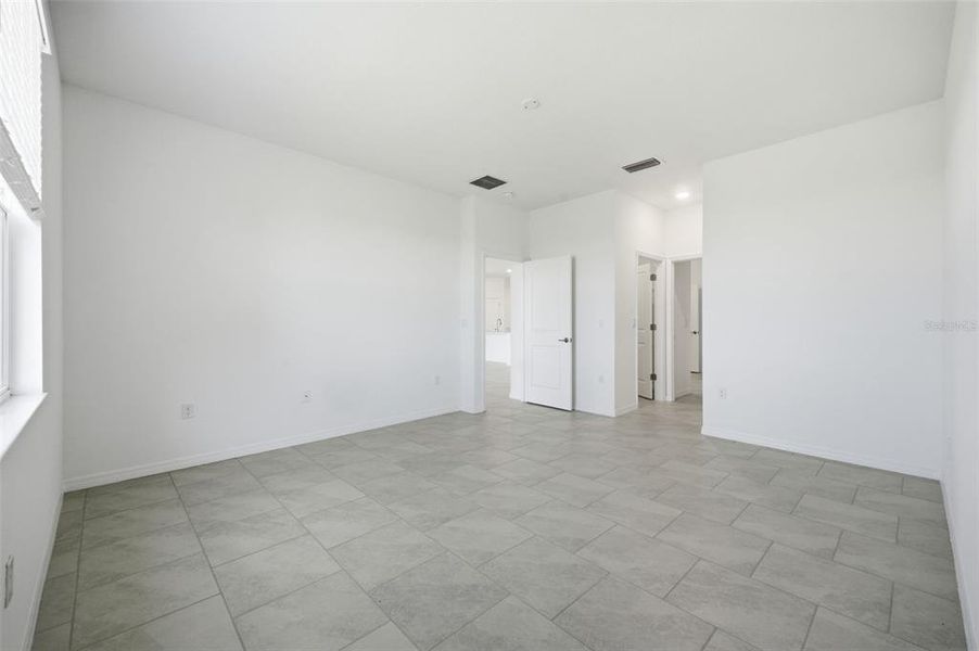 Spacious, unfurnished interior of a new home in Rye Ranch, Parrish (Image 13).
