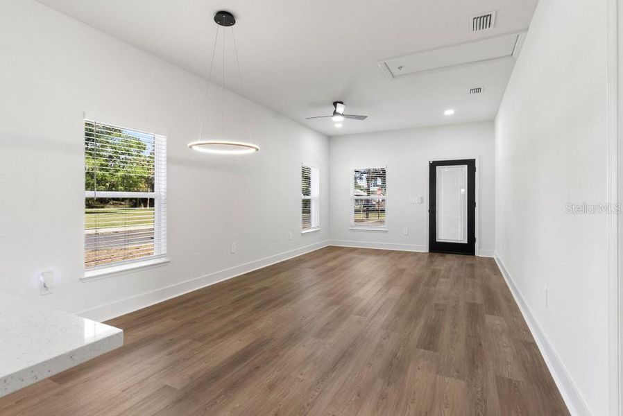 Spacious, unfurnished interior of a new home in , Plant City (Image 13).
