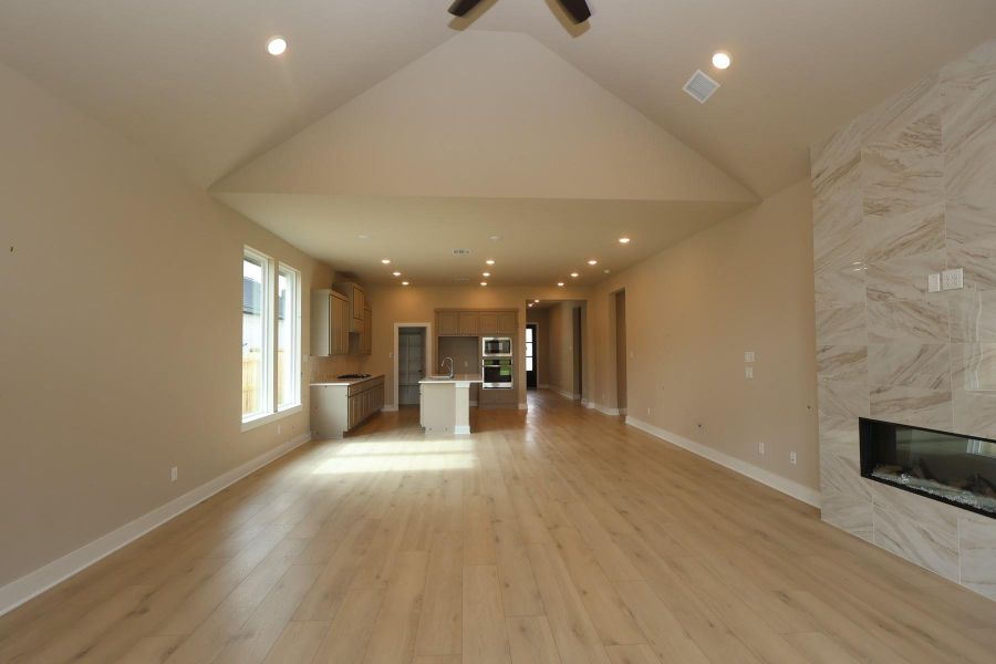 Spacious, unfurnished interior of a new home in Clopton Farms, Montgomery (Image 9).