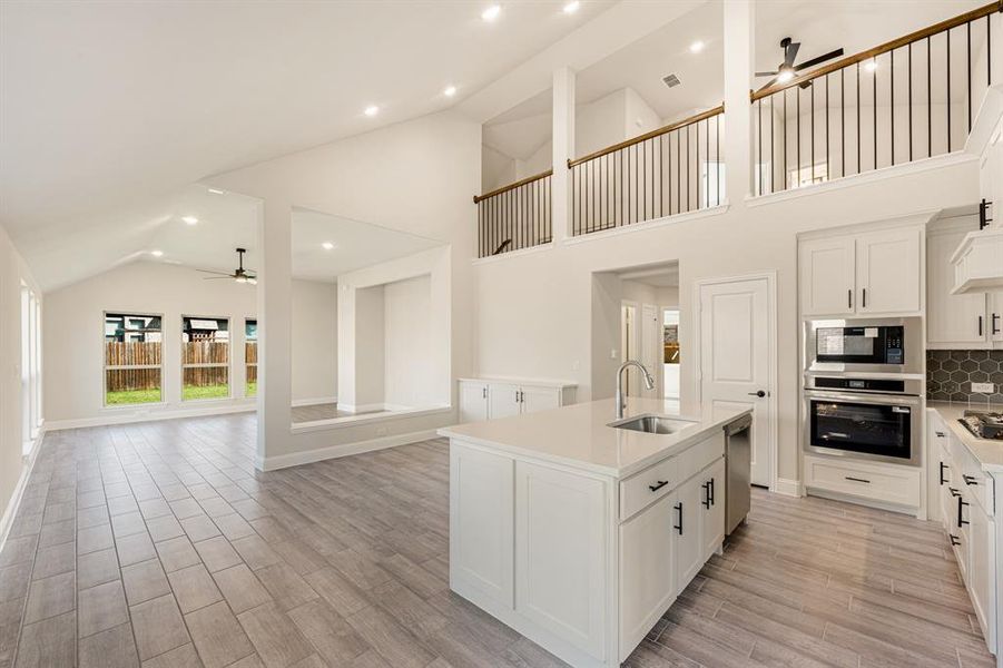 Furnished interior view inside a new home in Sable Creek, Sanger (Image 10).