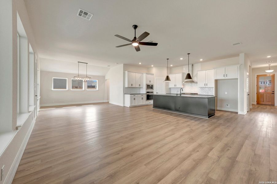 Spacious, unfurnished interior of a new home in Meyer Ranch – Legacy Series, New Braunfels (Image 35).