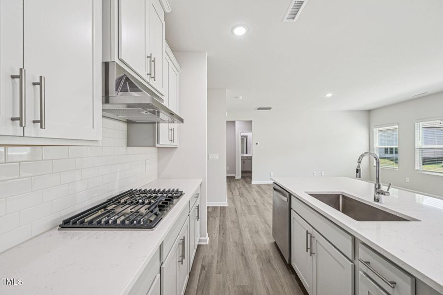 15-web-or-mls-Raleigh - Oak Manor - 721