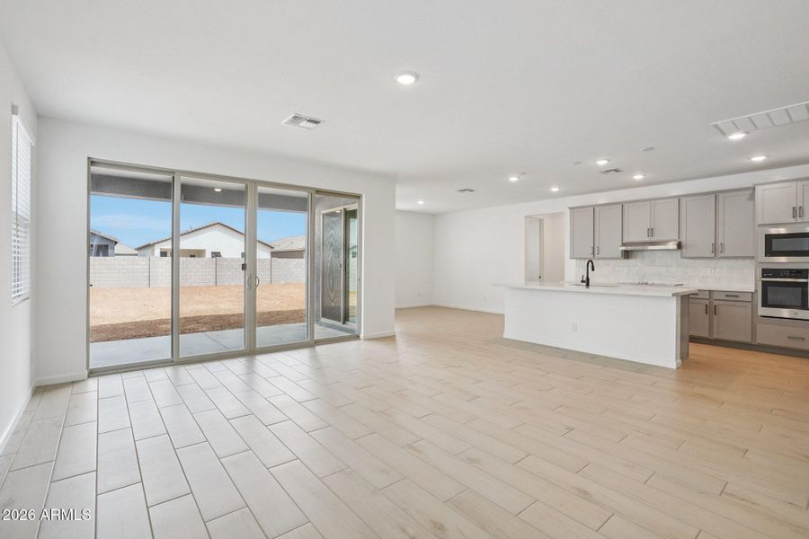 8-web-or-mls-W Brown St-S0104-008