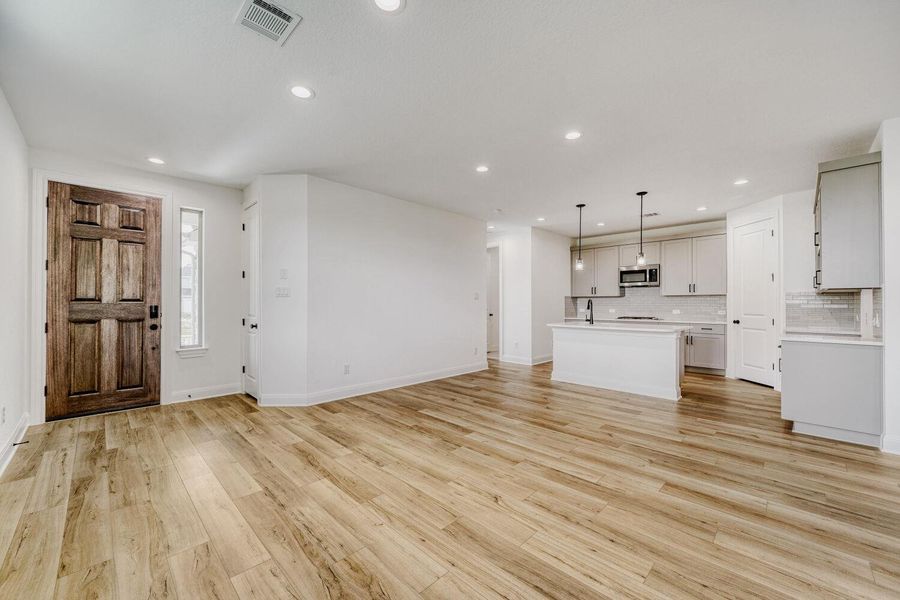 Spacious, unfurnished interior of a new home in , Buda (Image 15).