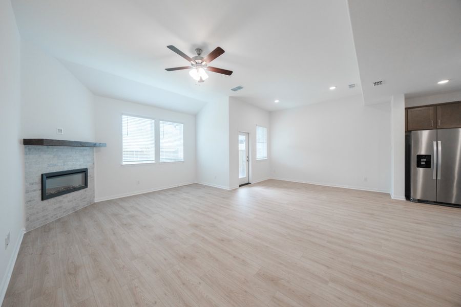 Spacious, unfurnished interior of a new home in Whitewing Trails, Princeton (Image 22).