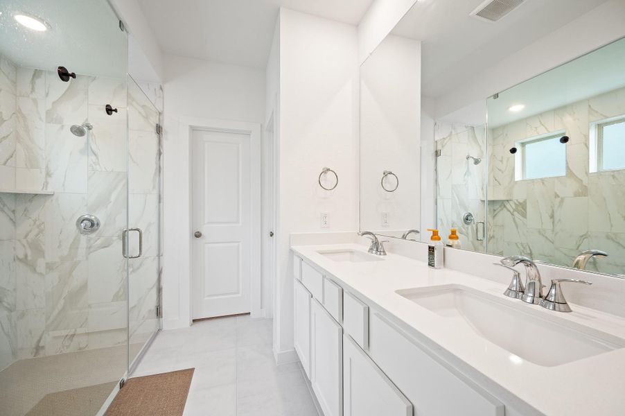 Furnished interior view inside a new home in Brookewater, Rosenberg (Image 8).