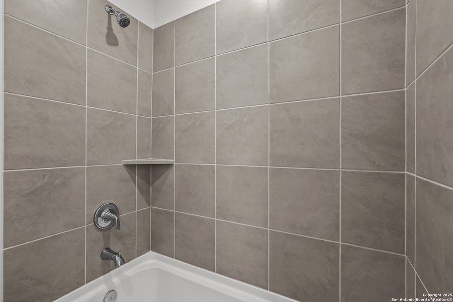 Close-up of interior finishes inside a home in Cinco Lakes, San Antonio (Image 18).