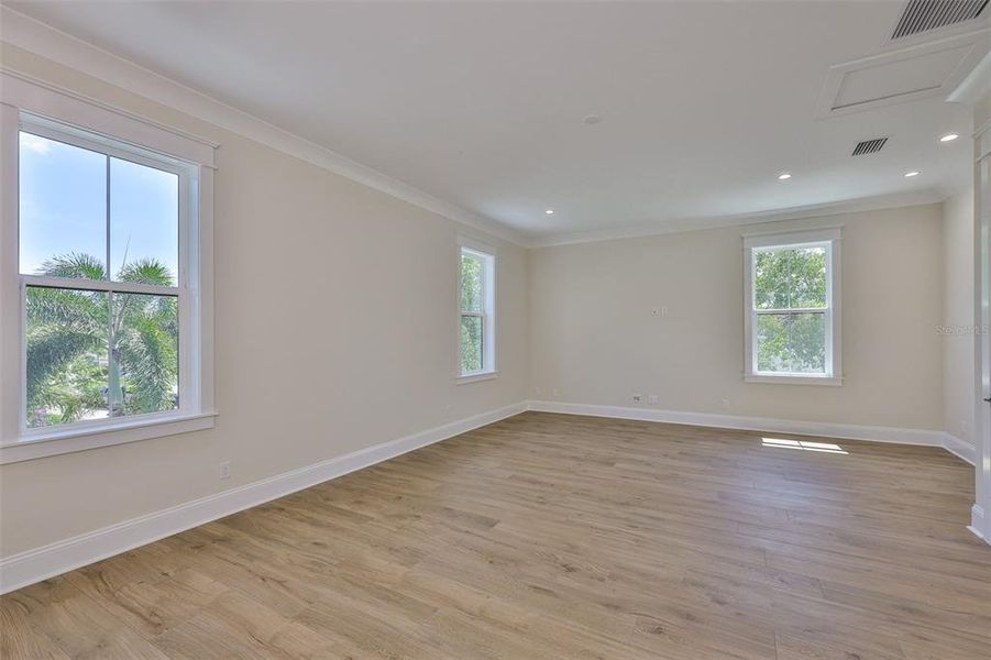 Spacious, unfurnished interior of a new home in , Tampa (Image 64).