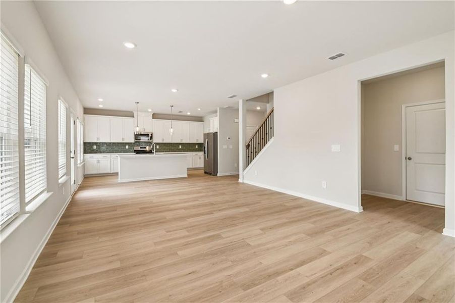 Spacious, unfurnished interior of a new home in Creekside at Oxford Park, Fairburn (Image 47). Spacious, unfurnished interior of a new home in Creekside at Oxford Park, Fairburn (Image 47).