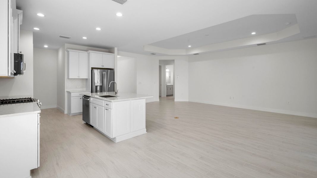 Spacious, unfurnished interior of a new home in Verandah, Fort Myers (Image 13).