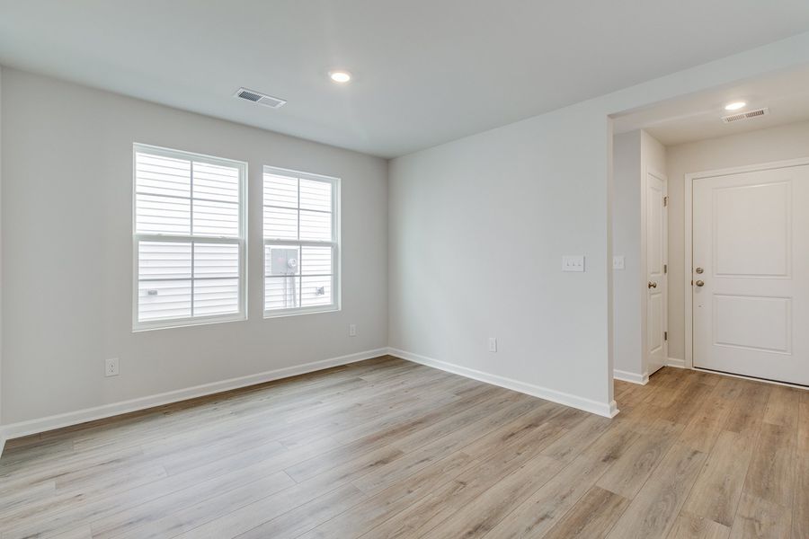 Spacious, unfurnished interior of a new home in Winston Point, Gilbert (Image 15).