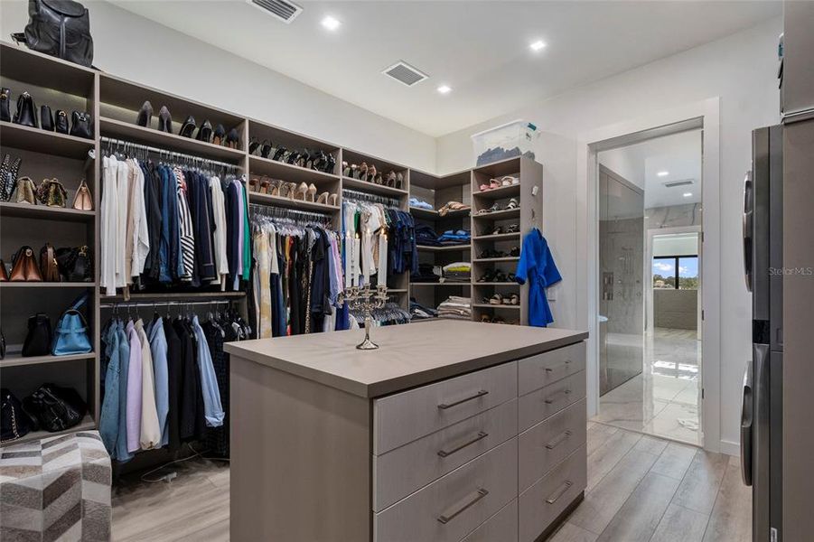 Furnished interior view inside a new home in , Windermere (Image 67).