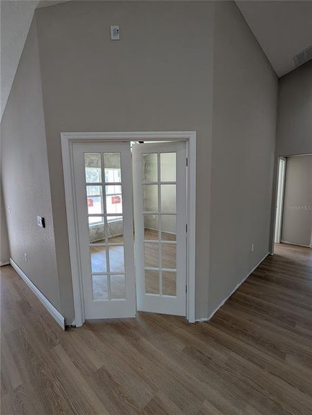 Spacious, unfurnished interior of a new home in , Dunnellon (Image 5).