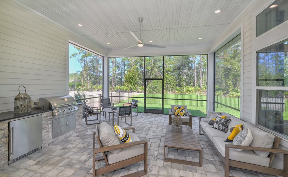 Exterior details and patio area of a home in Seven Pines, Jacksonville (Image 20).